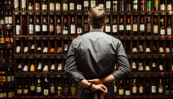 Choisir son vin en ligne quand on n'y connait rien : 6 experts vous conseillent